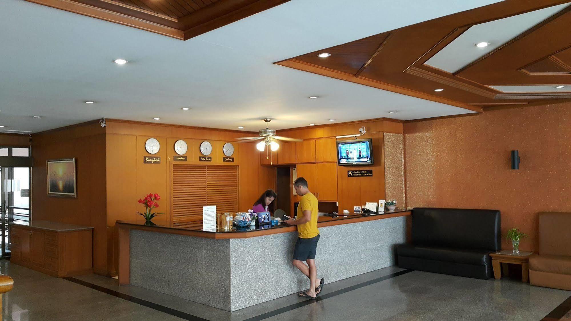 Dynasty Inn Pattaya Bagian luar foto